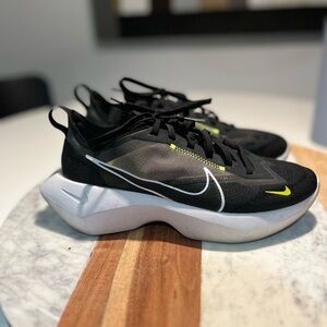 Nike Vista Lite  Black and White Sneakers with Lime Accents CI0905-001